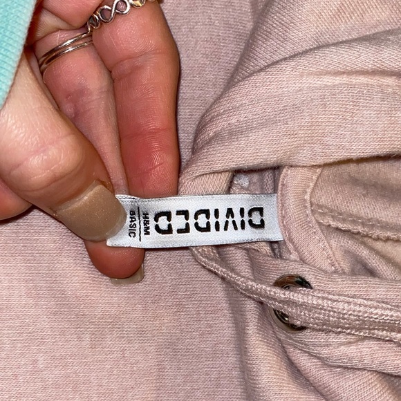 H&M Cropped Sweatshirt - Picture 3 of 4